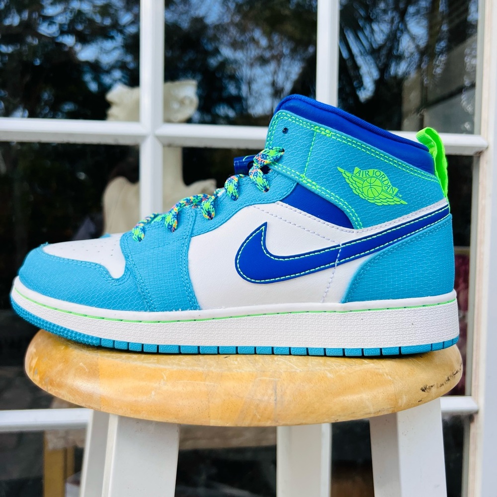 Nike Air Jordan Mid 1 “Sprite” Sneakers White Blue Green Excellent Shape! - Picture 12 of 13